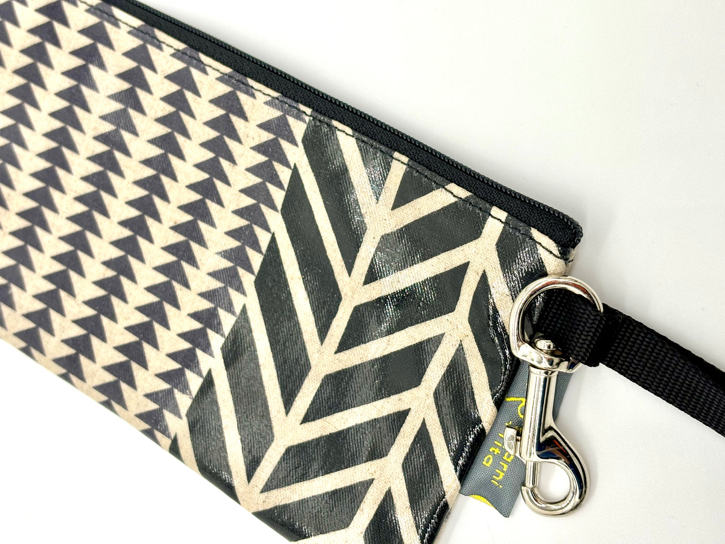 Small Wristlet in Black & White Print 2