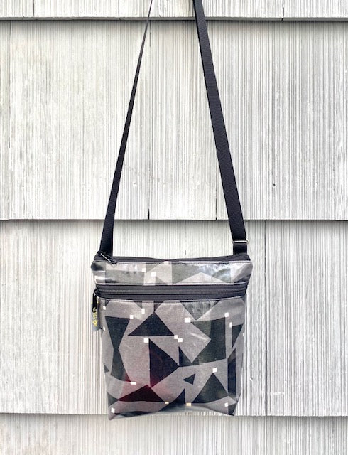 Medium Travel Purse in Shapes black and gray
