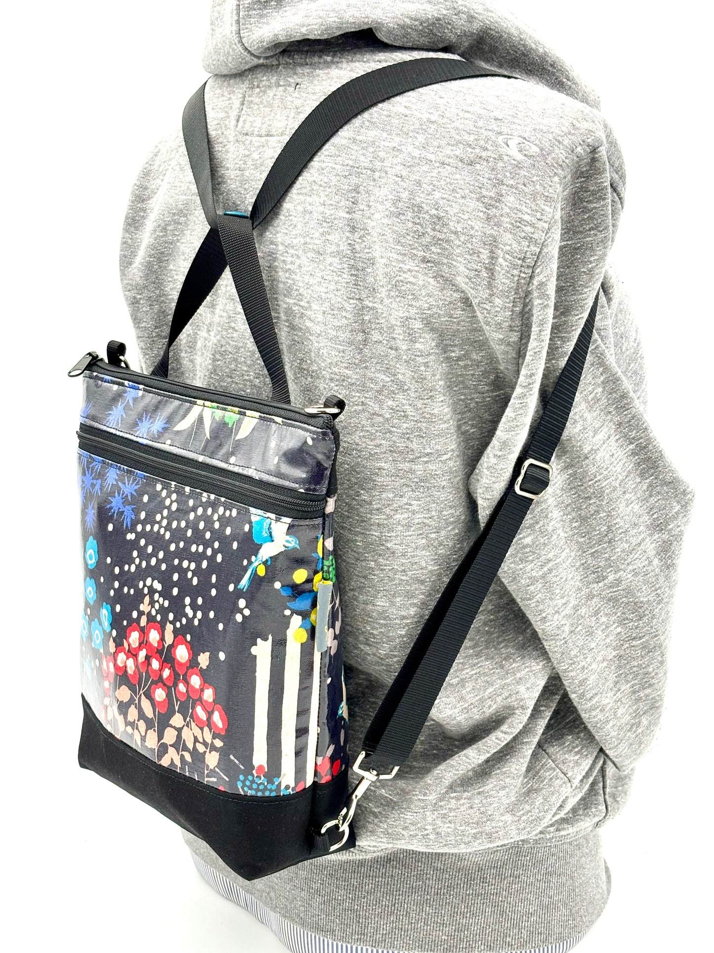 Backpack/Crossbody in Garden Bird black