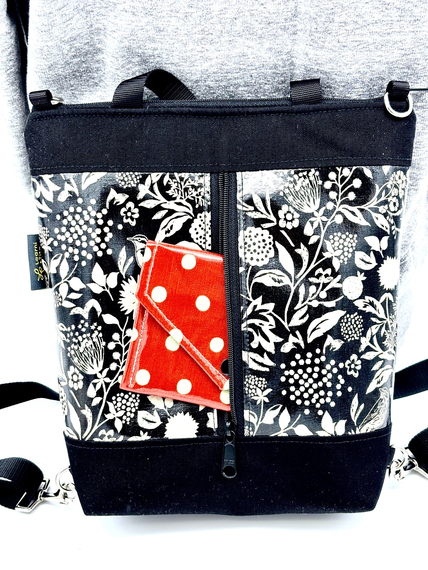 Backpack/Crossbody in Wildflowers black & cream