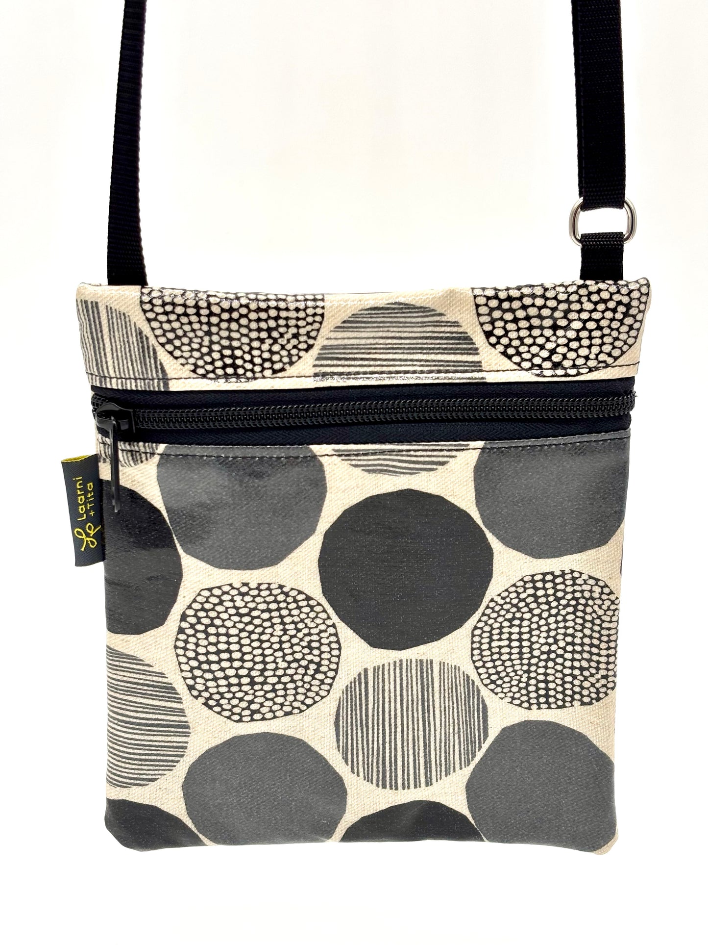 Small Travel Purse in Rounds Black & White