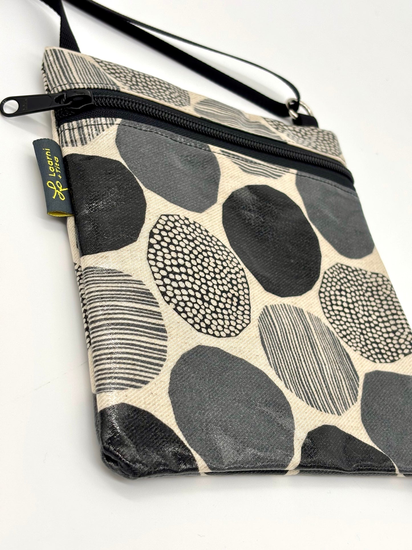 Small Travel Purse in Rounds Black & White