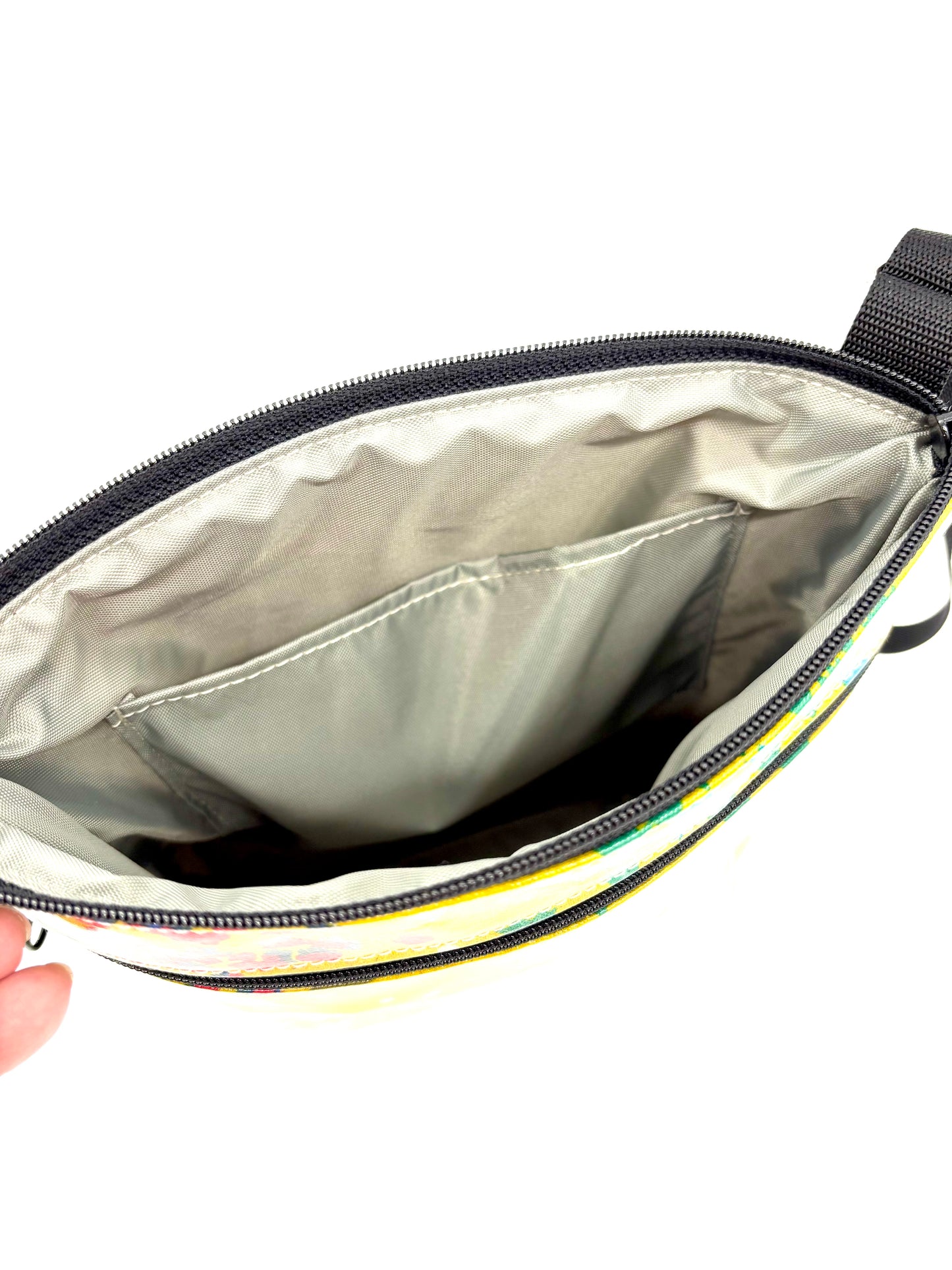 Medium Travel Purse in Garden Bird Cream