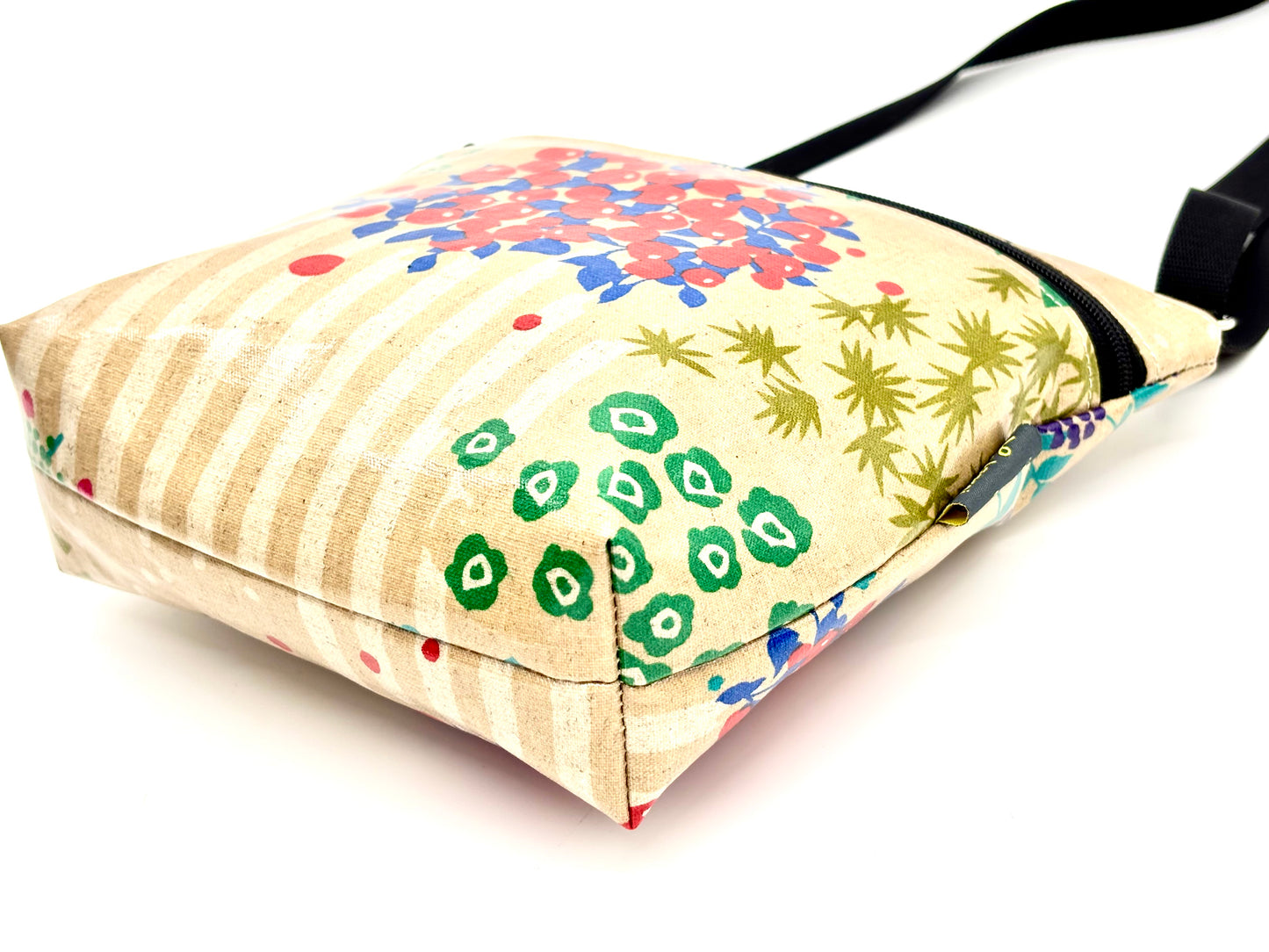 Medium Travel Purse in Garden Bird Cream