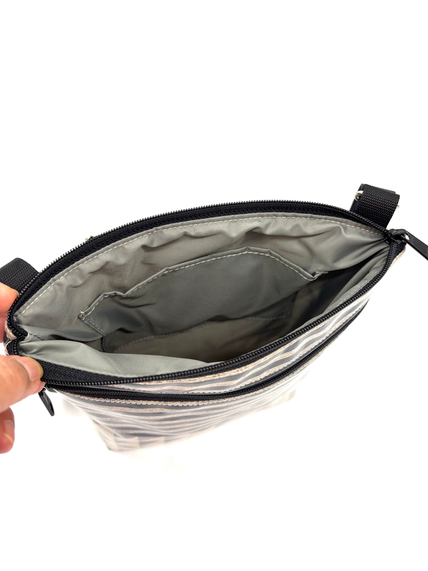 Medium Travel Purse in Black/Cream Stripes/Angles