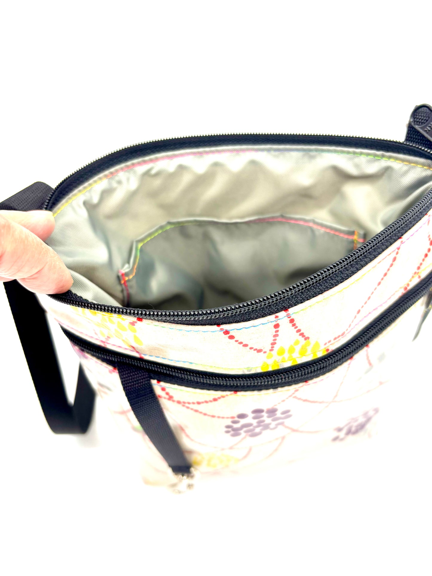 Medium Travel Purse in Bird Hanging Around