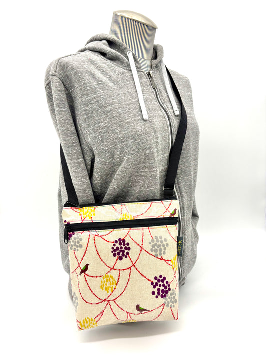 Medium Travel Purse in Bird Hanging Around