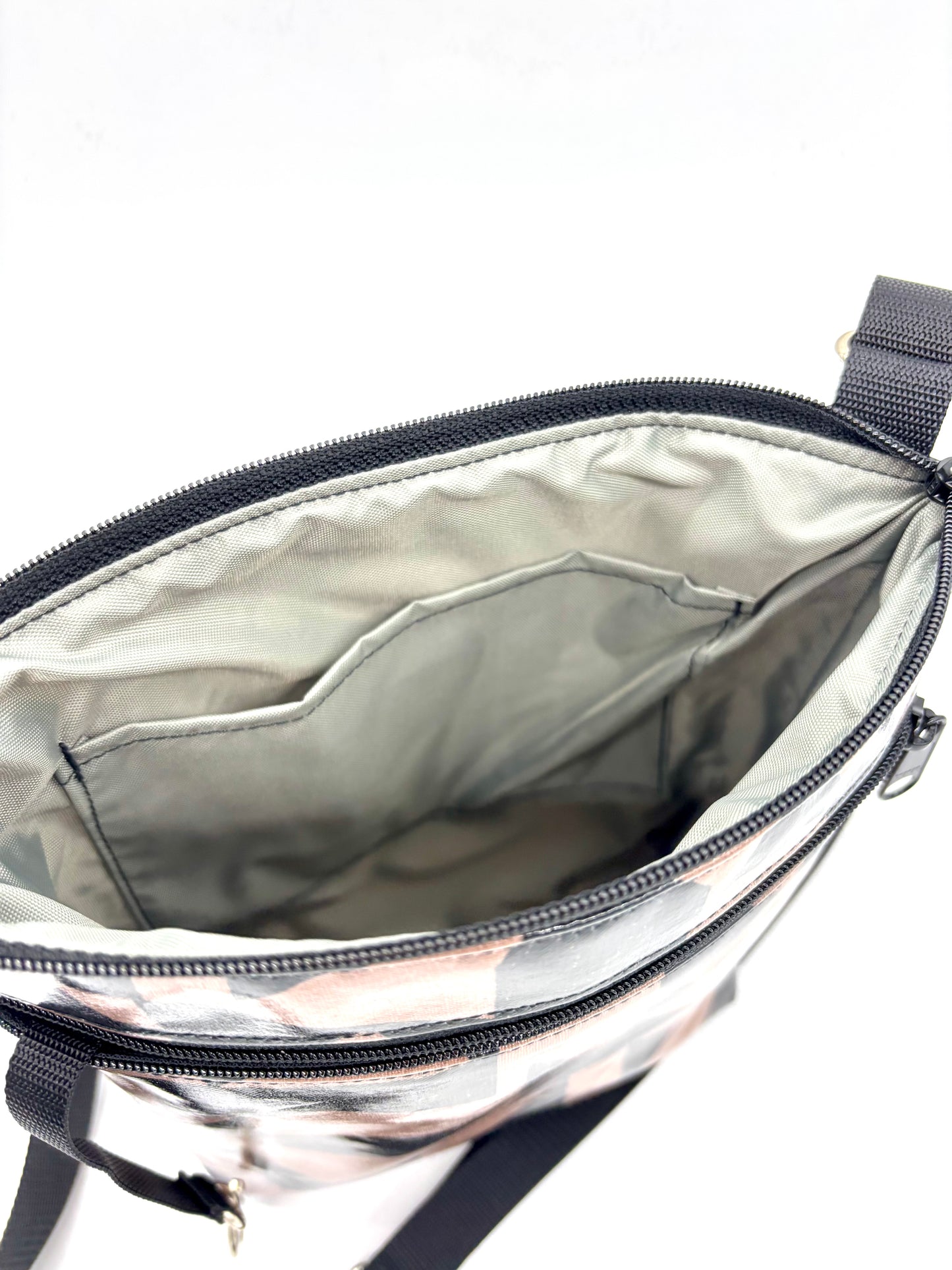 Medium Travel Purse in Graphics Black & Mocha