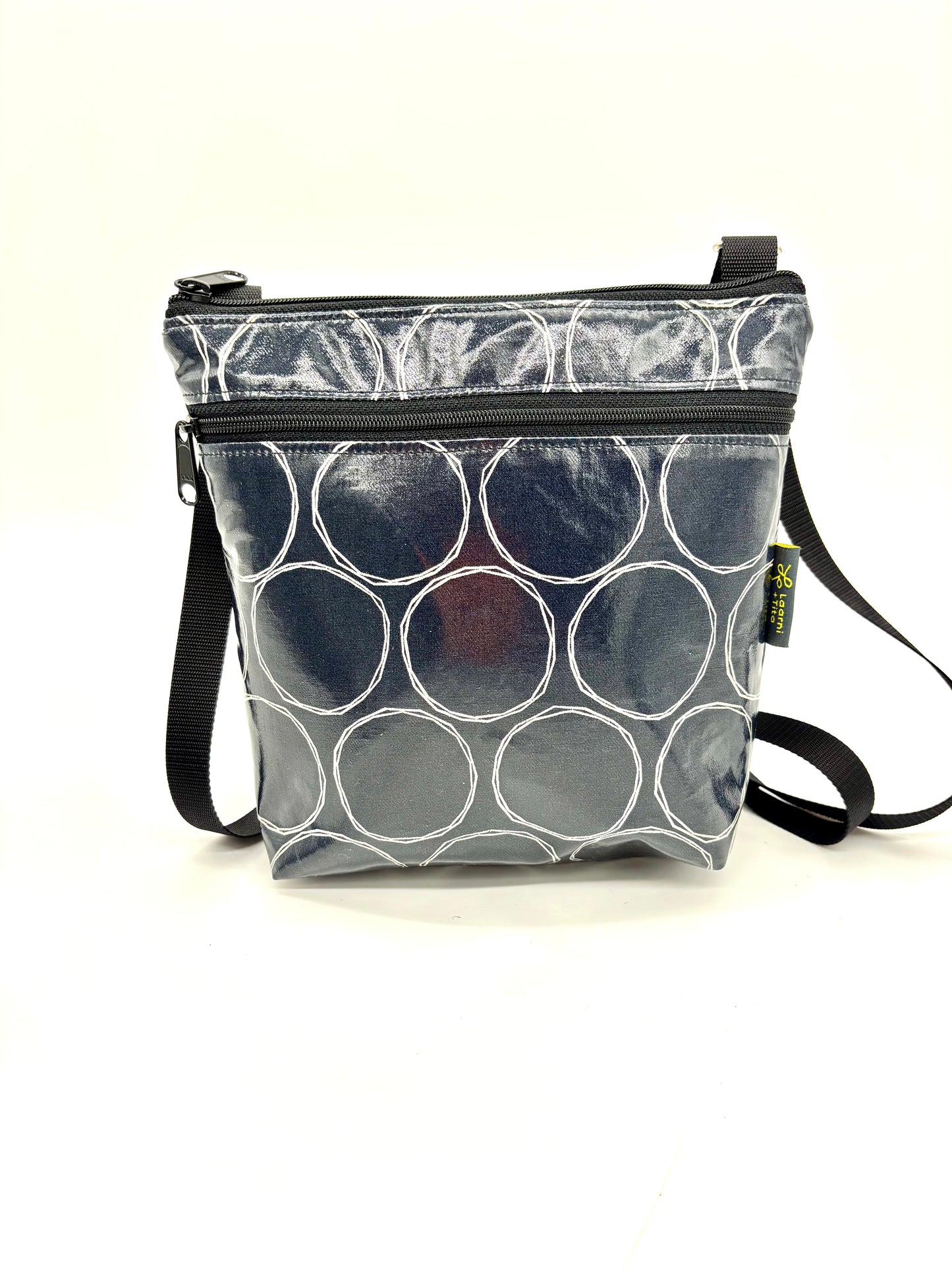 Medium Travel Purse in Rounds Scribbled