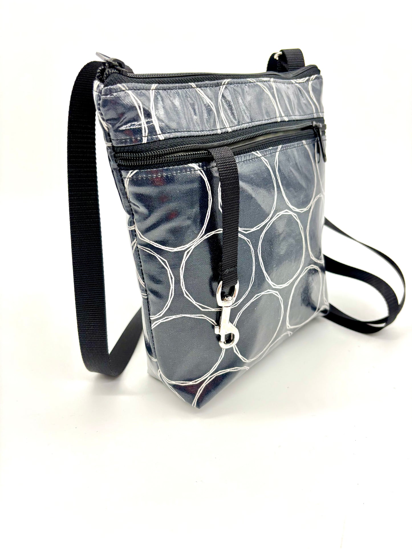 Medium Travel Purse in Rounds Scribbled