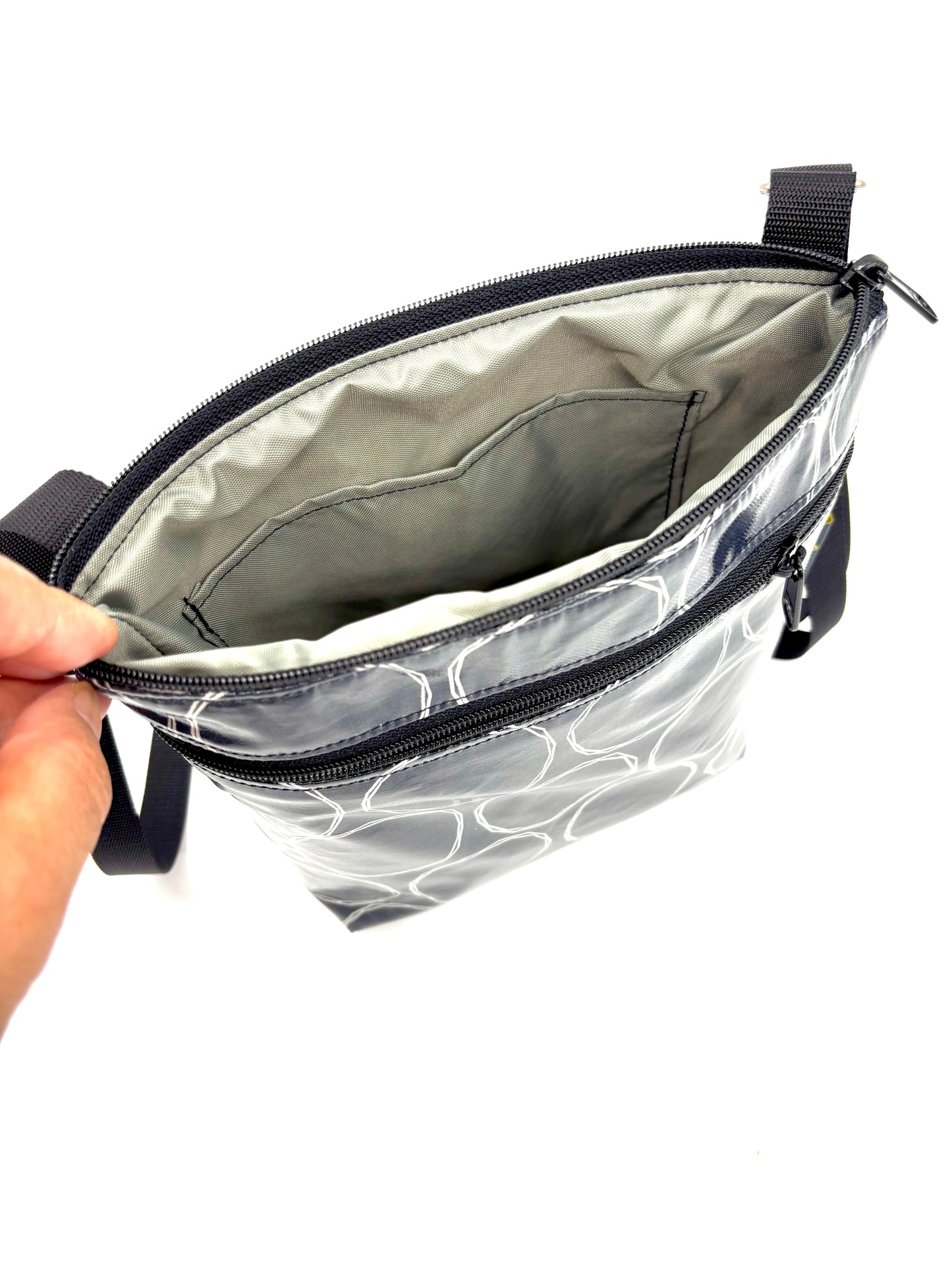 Medium Travel Purse in Rounds Scribbled