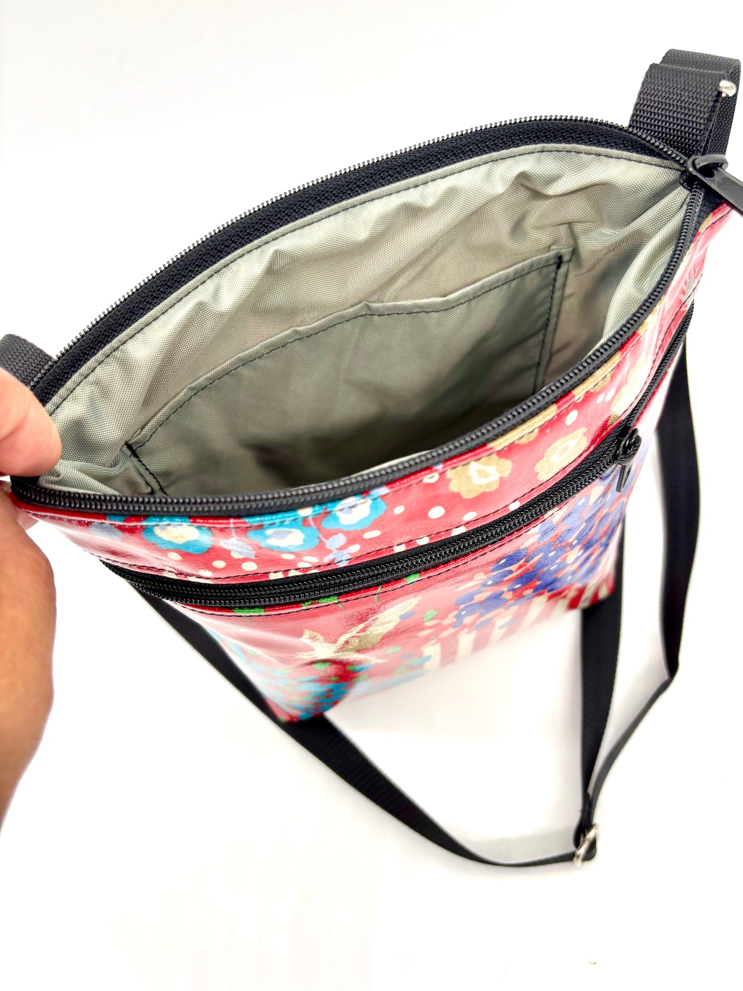 Medium Travel Purse in Garden Bird Red