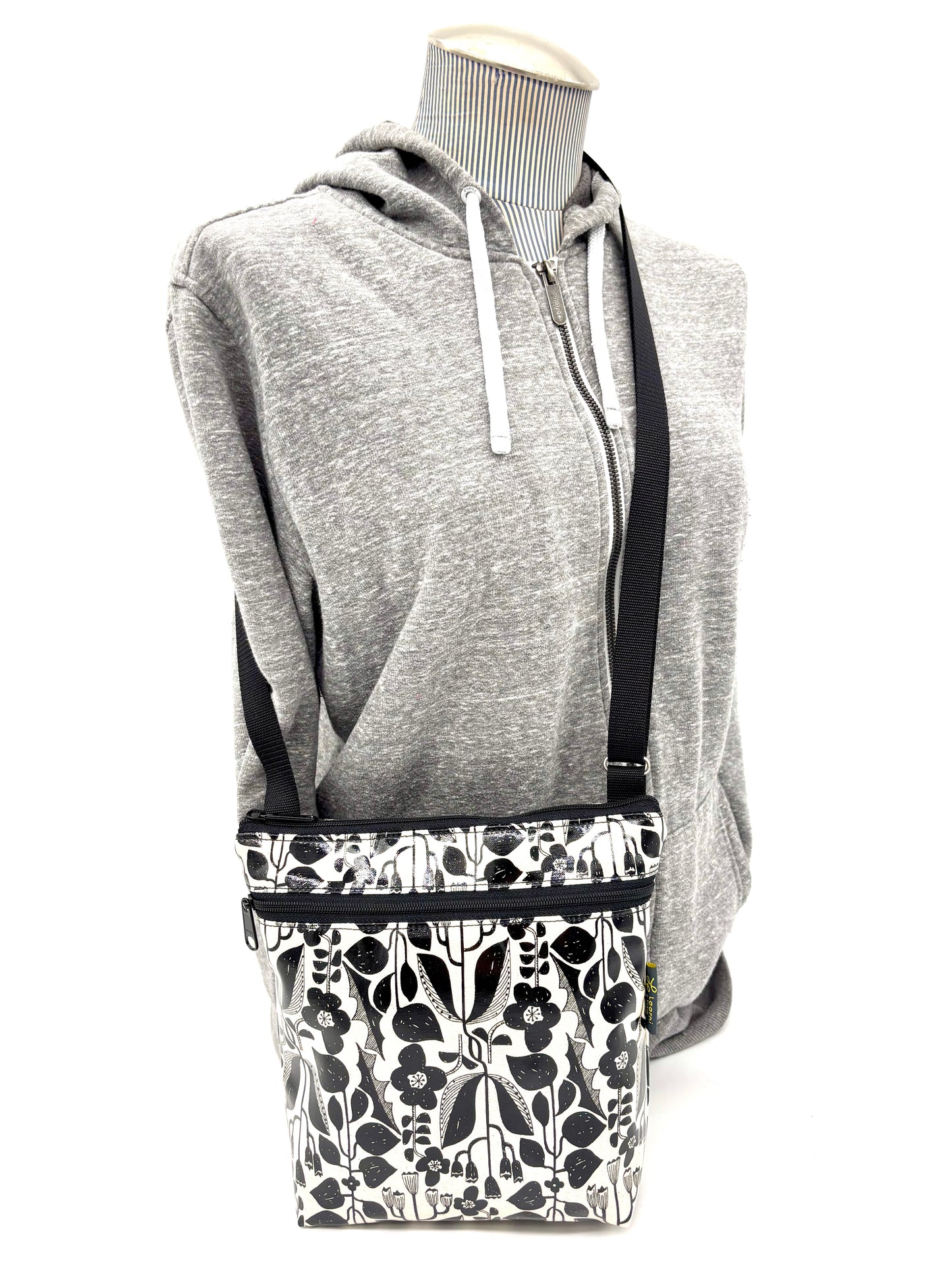 Medium Travel Purse in Botanical Black & White