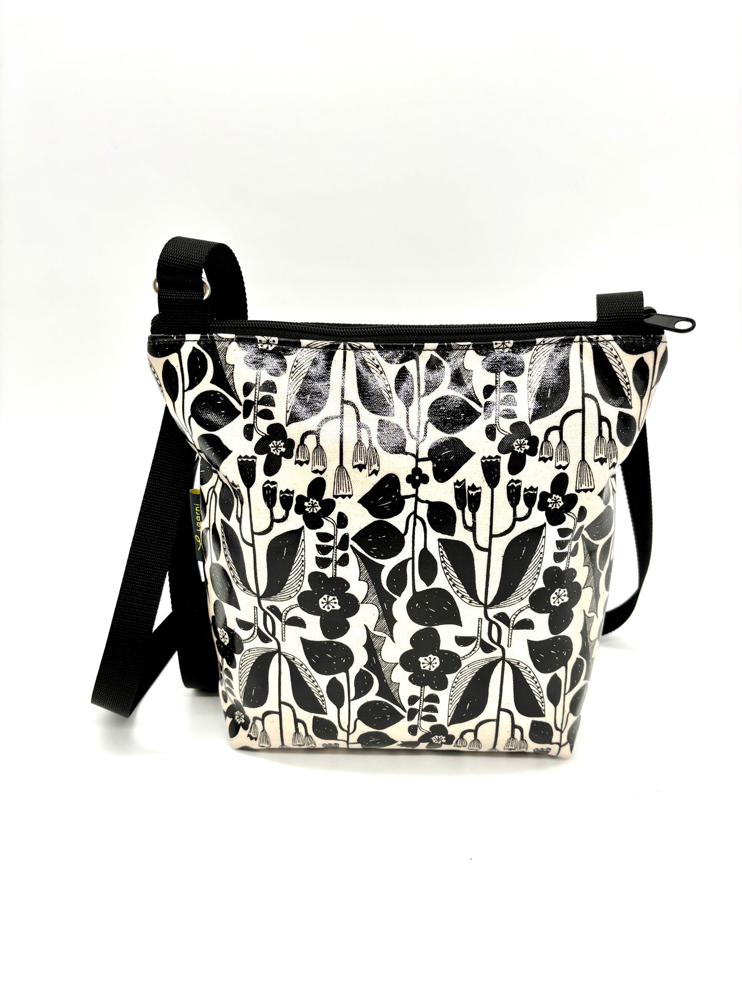 Medium Travel Purse in Botanical Black & White