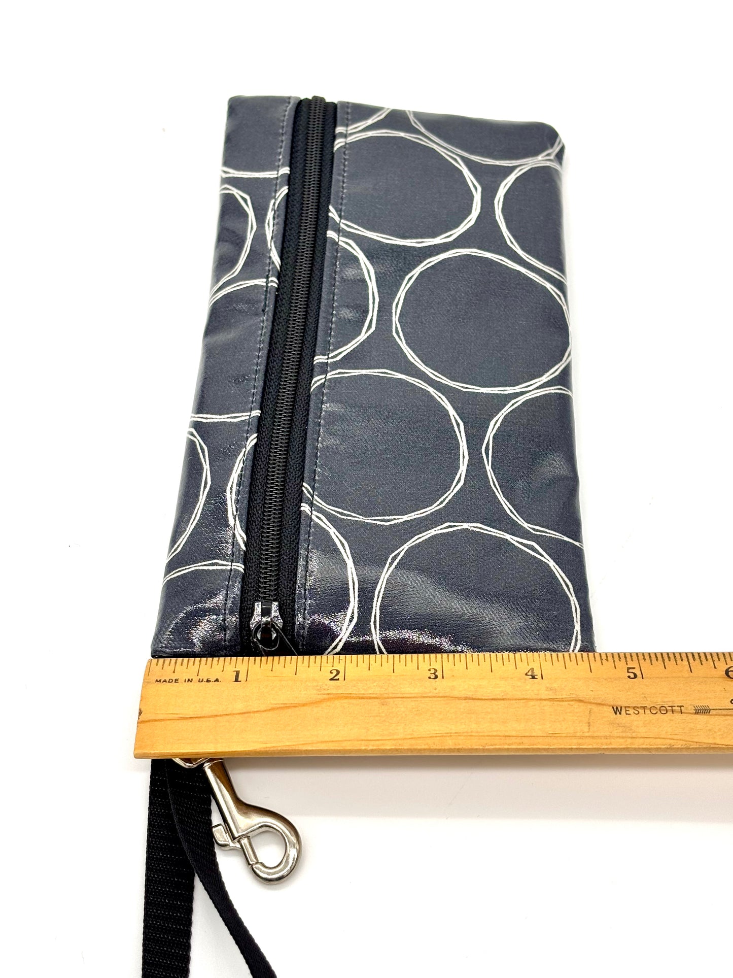 Large Wristlet in Rounds Scribbled