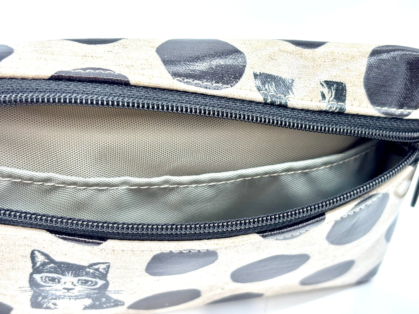 Medium Wristlet in Cat w/Glasses in Cream