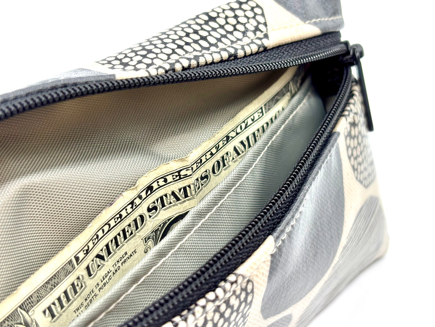 Medium Wristlet in Rounds Black & White