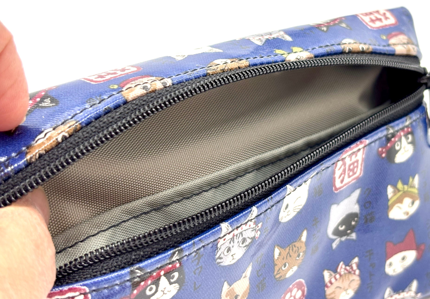 Medium Wristlet in Japanese Cats