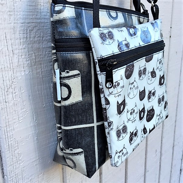 Medium Travel Purse in Wildflowers pink and blue