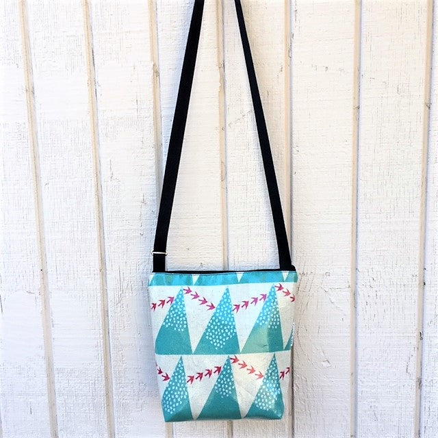 Medium Travel Purse in birds in flight