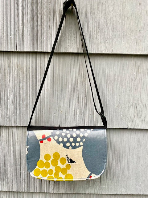 Short Messenger Bag in Yellow Berries