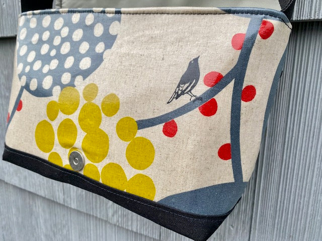 Short Messenger Bag in Yellow Berries