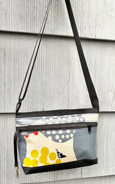 Short Messenger Bag in Yellow Berries