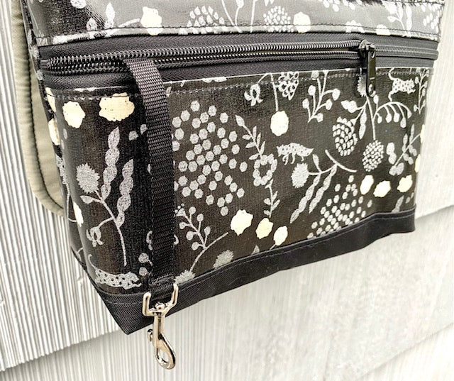 Short Messenger Bag in Silver Fox