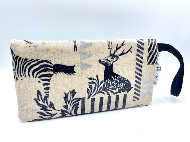 Large Wristlet in Lemur print