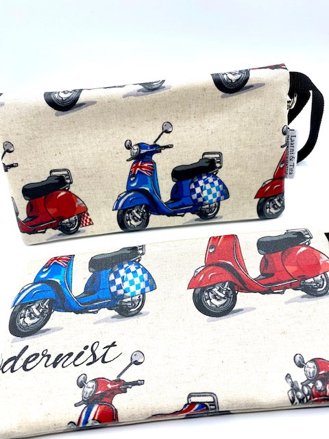 Large Wristlet in Scooter print