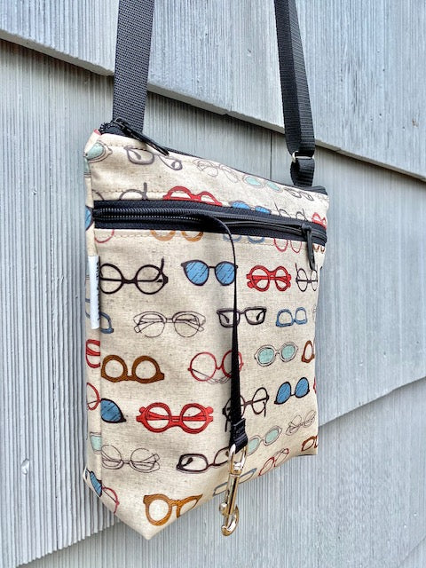 Medium Travel Purse in Eye Wear-Cream