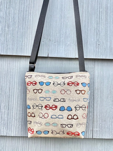 Medium Travel Purse in Eye Wear-Cream