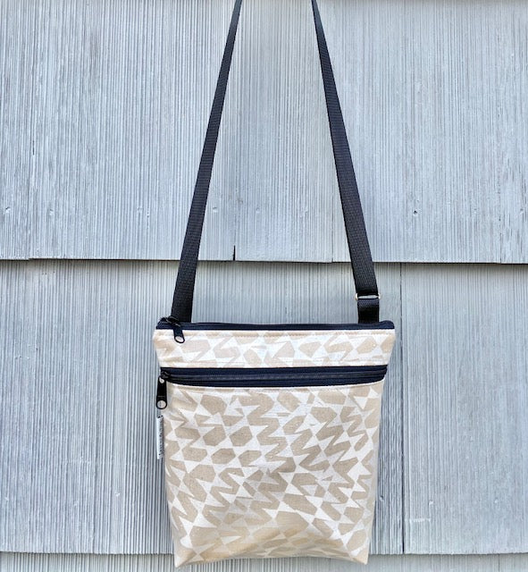 Medium Travel Purse in Silver Cream Streamers