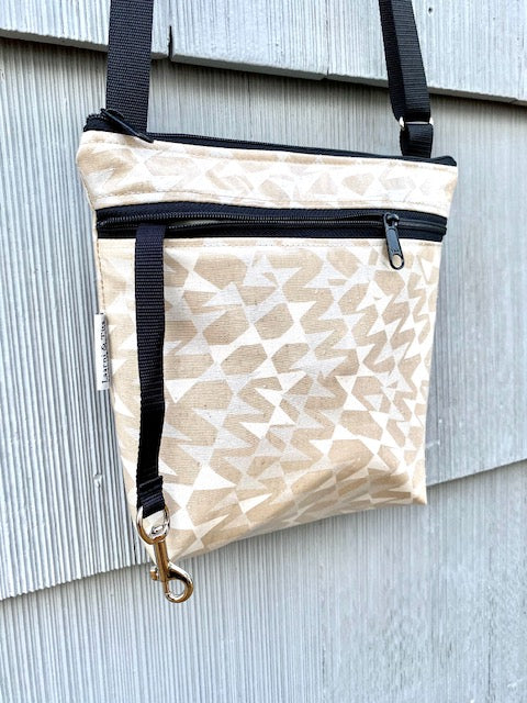 Medium Travel Purse in Silver Cream Streamers