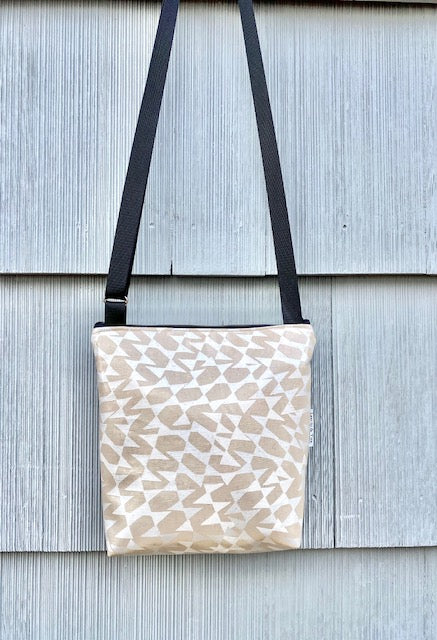 Medium Travel Purse in Silver Cream Streamers
