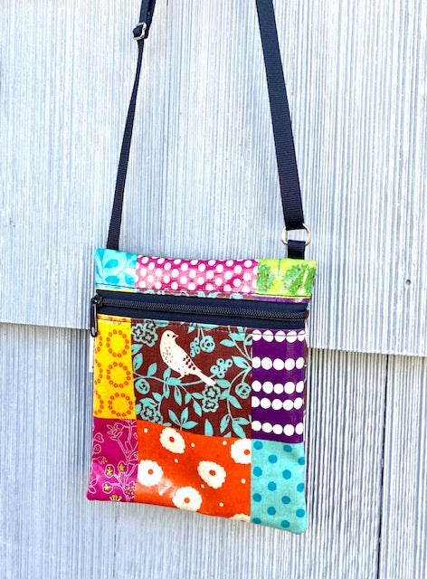 Small Travel Purse in Cream Bird Patchwork