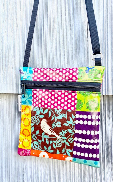Small Travel Purse in Cream Bird Patchwork