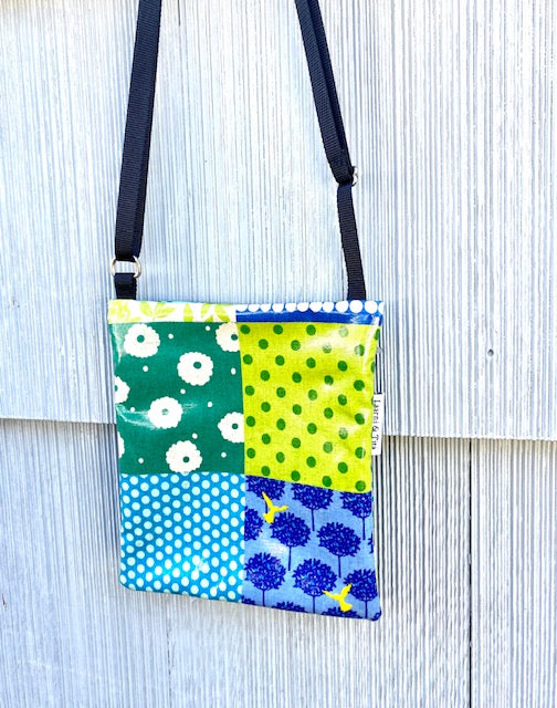 Small Travel Purse in Blue Bird Patchwork