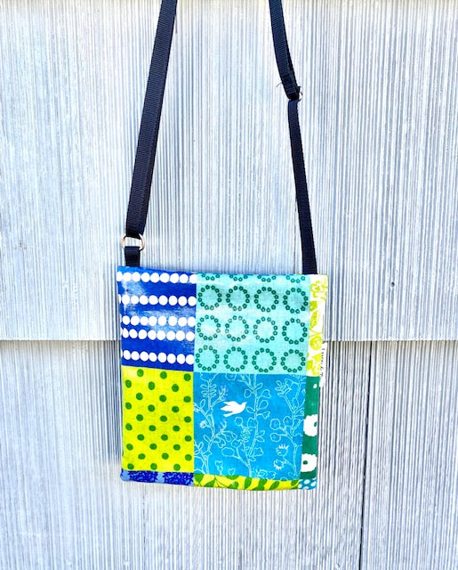 Small Travel Purse in Blue Bird Patchwork