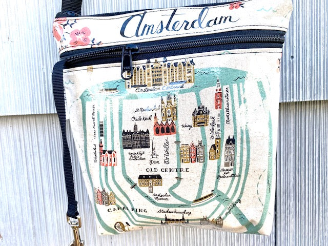 Medium Travel Purse in Amsterdam