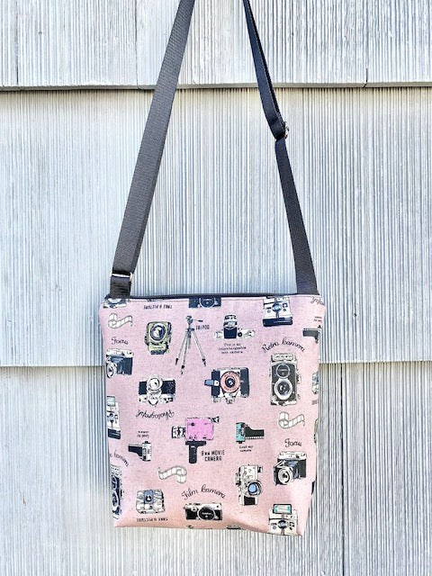 Medium Travel Purse in Vintage Cameras Pink