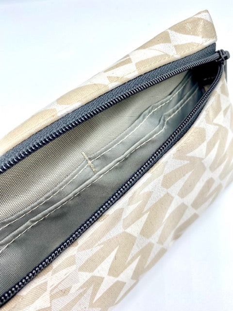 Large Wristlet in Streamers silver/cream