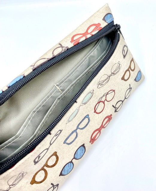 Large Wristlet in Eyewear cream