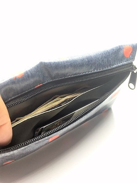 Medium Wristlet in Red Apples