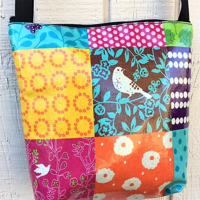 Medium Travel Purse in Cream Bird Patchwork