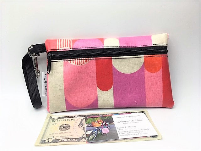 Medium Wristlet in Pink