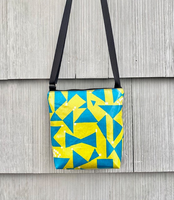 Medium Travel Purse in Shapes blue and yellow