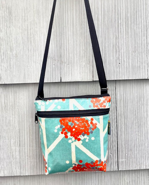 Medium Travel Purse in Trellis aqua and red