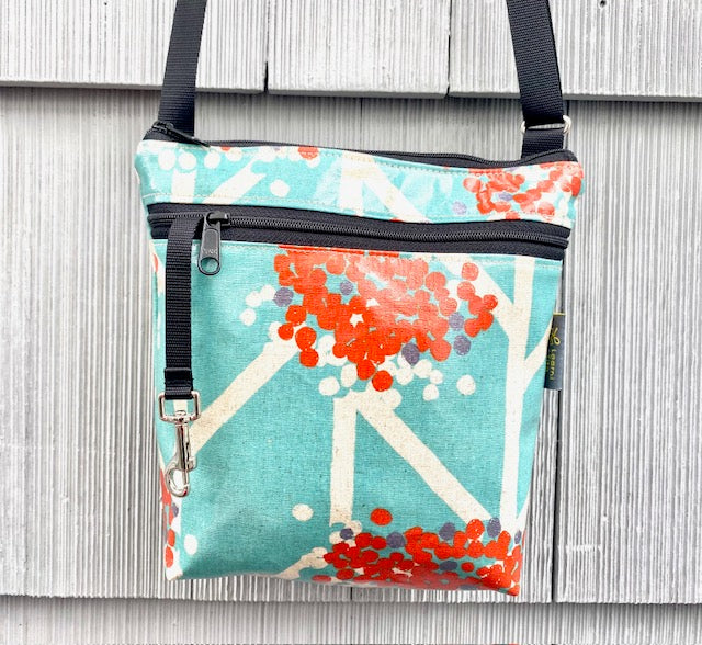 Medium Travel Purse in Trellis aqua and red