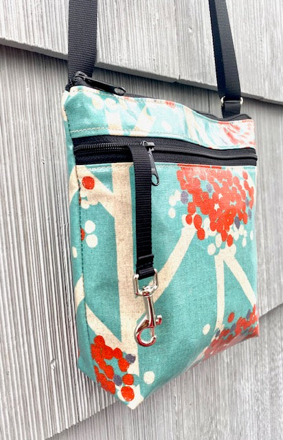 Medium Travel Purse in Trellis aqua and red